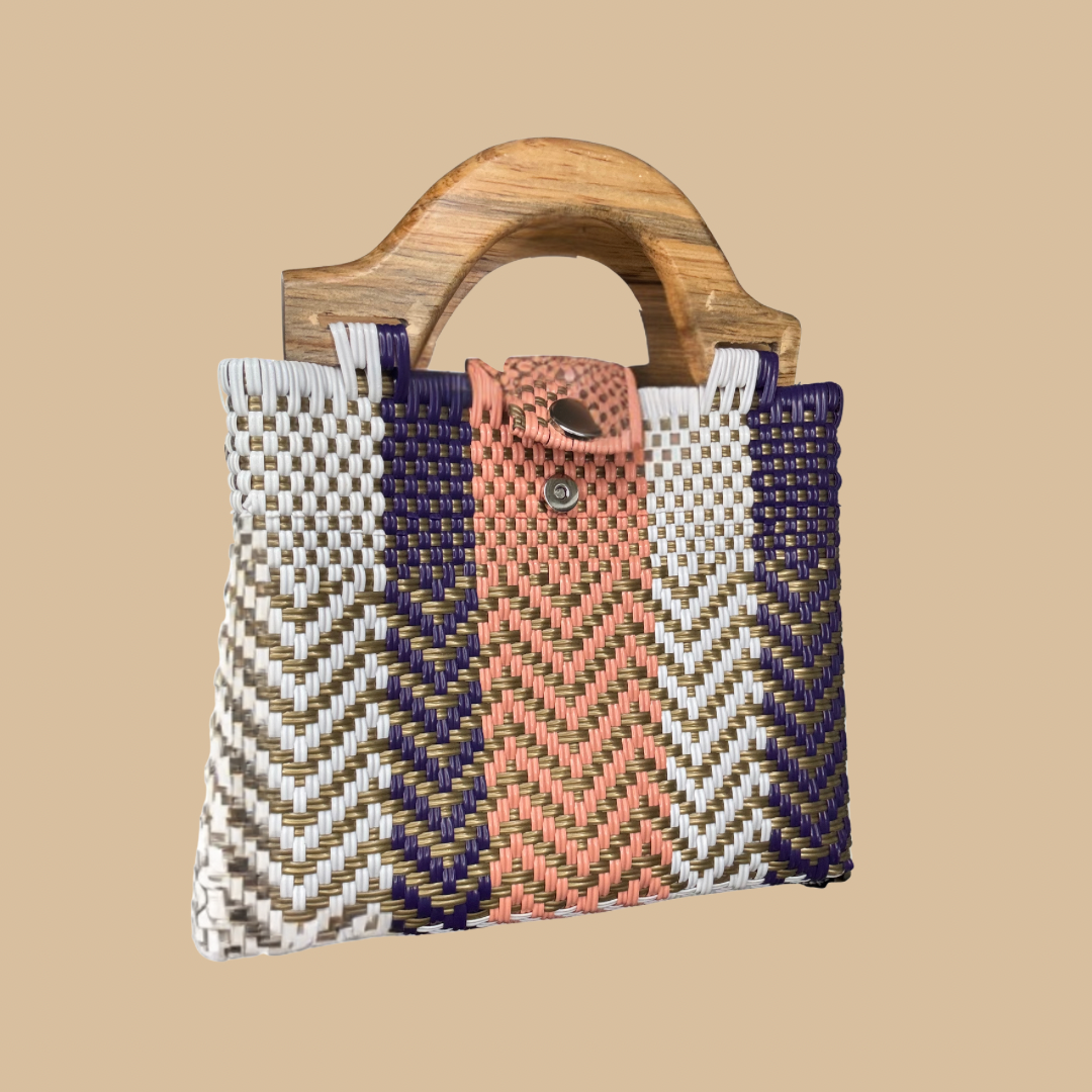 Handwoven artisan bags made of recycled plastic with wooden handles