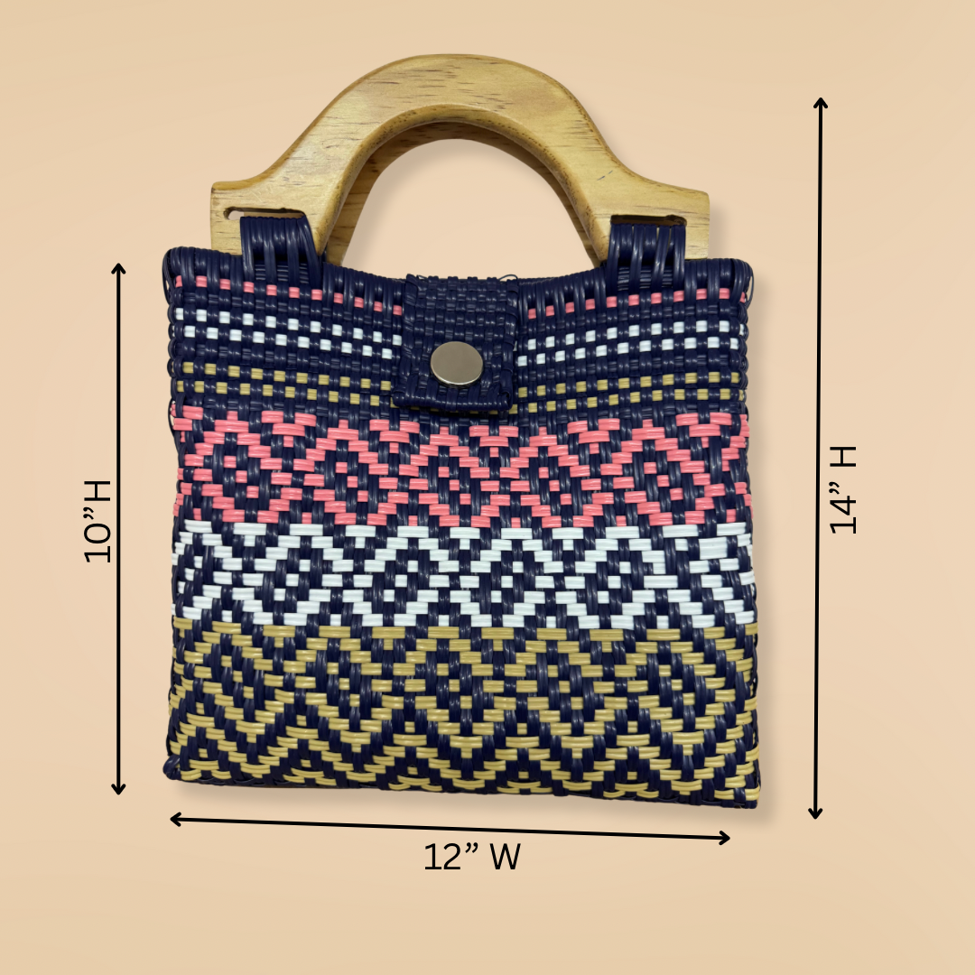 Handwoven artisan bags made of recycled plastic with wooden handles