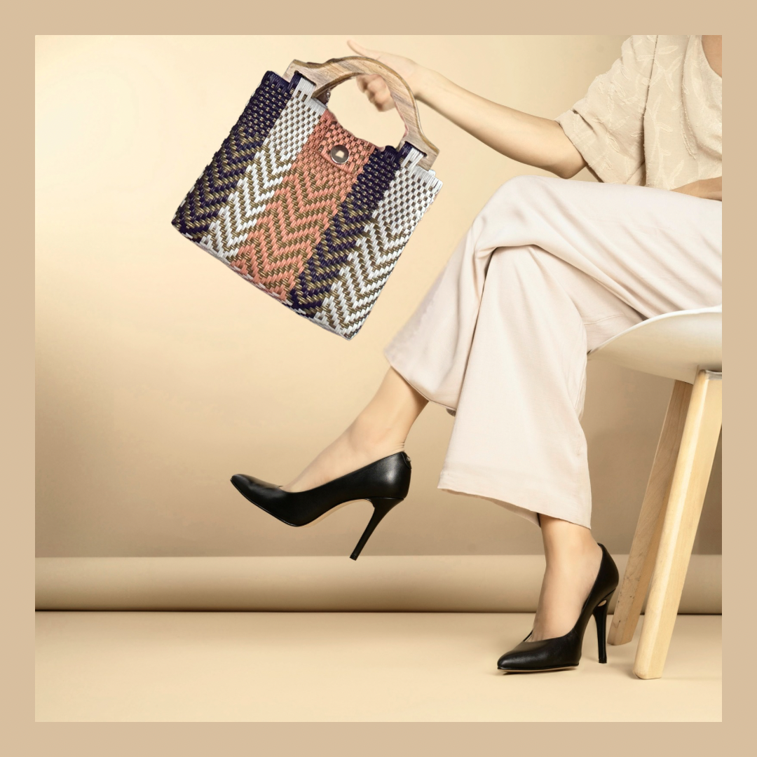 Handwoven artisan bags made of recycled plastic with wooden handles